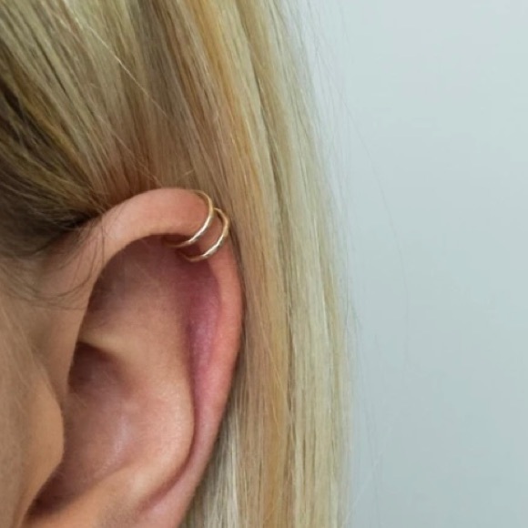 Gold Ring Ear Cuff Faux Fake Piercing - Picture 3 of 4